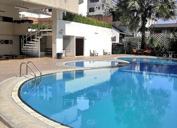 7 pool condo opposite the train station near old city and Nimman