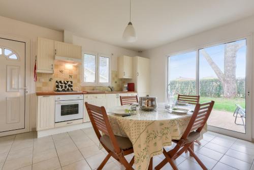 700m plage d'Arès- Jardin et pins, maison pour 4