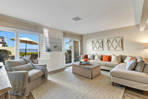 729 Schooner Court