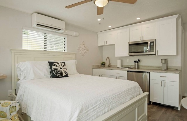 7B Newly Renovated Studio at Coastal Cottages