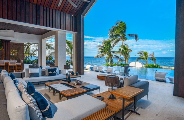 7BR Fully-Staffed Exclusive Luxury Villa w/Pool and Beach View