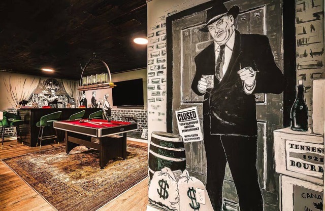 7BR Mega Mountain Lodge! Golf Simulator, Speakeasy