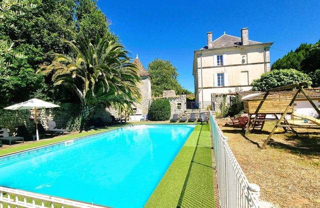 8 bedroom chateau with private pool, Chateau De Rochebonne