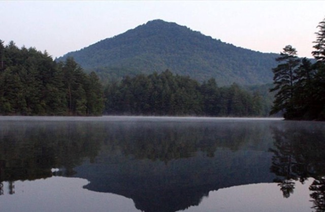 8 BR/8 Bath--Blue Boar Lodge Large Group Rental at Lake Santeetlah