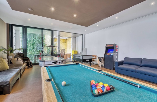 8/Comenstay.be/GameRoom+Sauna+Jacuzzi+Terrace 330m2 Villa for16+pp Large Group