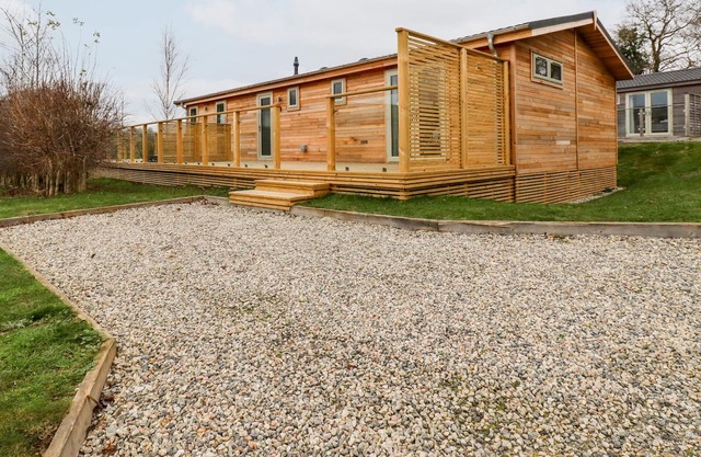 8 VALLEY VIEW, family friendly, with hot tub in Lanreath