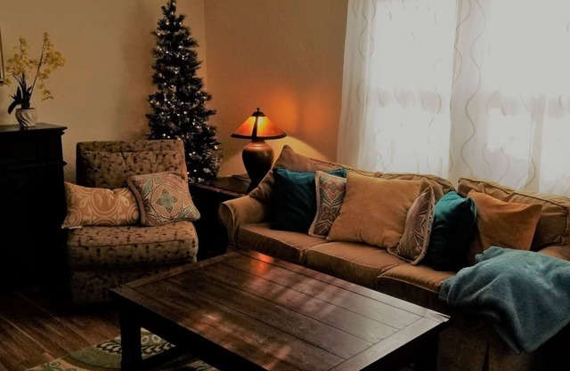 80+Day Stay⭐2 Kings Smarthouse | Jetted Tub | BBQ, Firepit, Patio Set, Fenced Ya