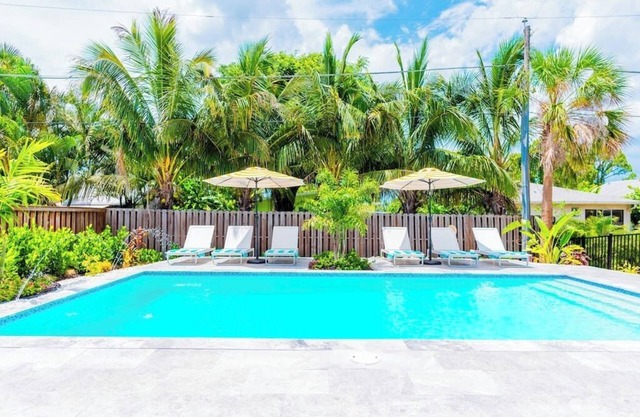 835 GulfShore Villa | Mins 2 Mercato & White Sands