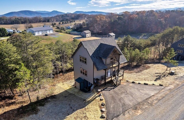 85° Pool | Hot Tub |Game Room | Dollywood | Pigeon Forge | Gatlinburg