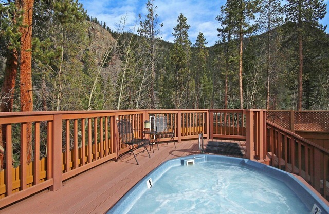 8757 Trappers Crossing 1 Bedroom Townhouse by RedAwning