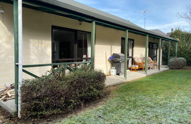 8b Rippingale Road