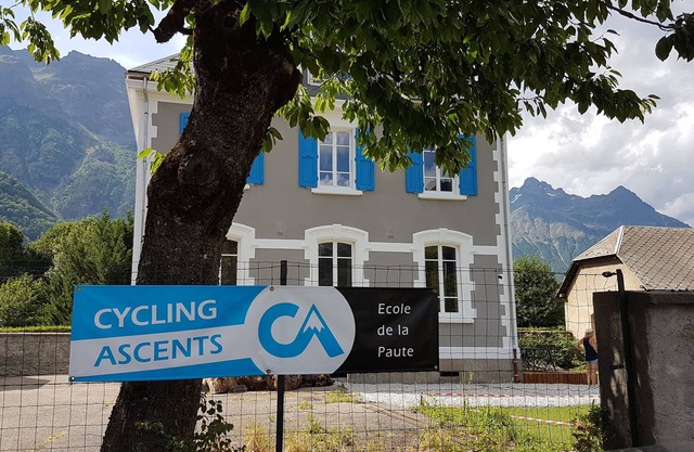 9 bed spacious & light renovated School house, ideal for Cyclists & Skiers