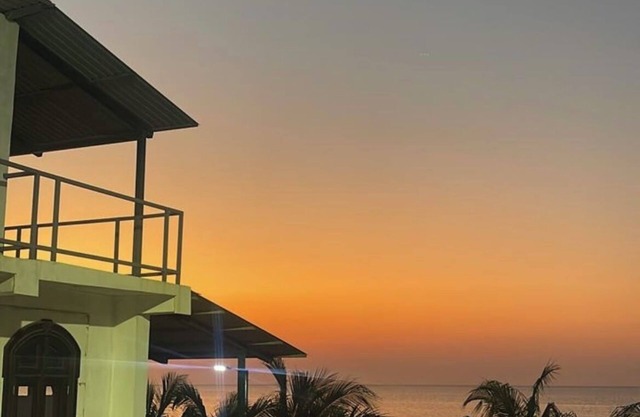 9 Charmin beachfront suites with 2 swimming pools in cool Trujillo.
