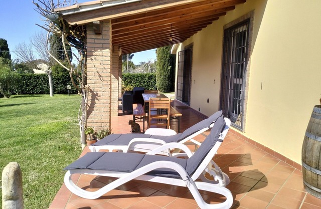 95 sqm, country cottage, 3 bedrooms, 2 bathrooms, with large private garden, BBQ