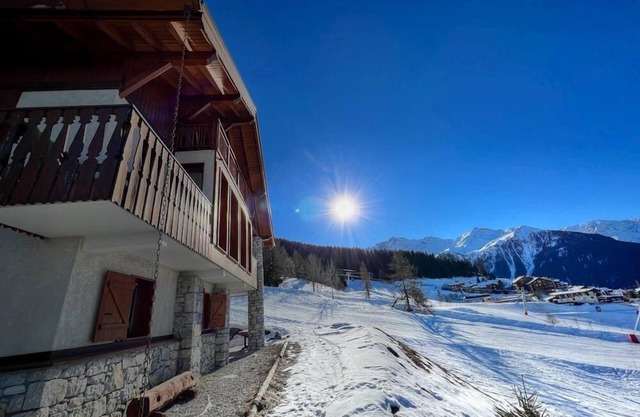 A 10 person chalet directly on the piste with panoramic views