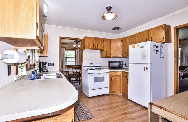 A 5 bedroom vacation home directly on the lake shore