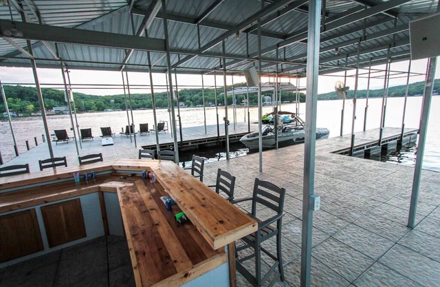A 5500 sq ft.Luxury Home~Huge Boat Dock~Perfect for Large Groups~Waterfront~Pool Table~Firepit