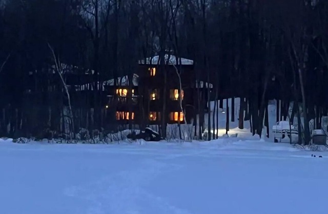 A Bair Lair: 3-Story Lake Cabin and Studio Apt