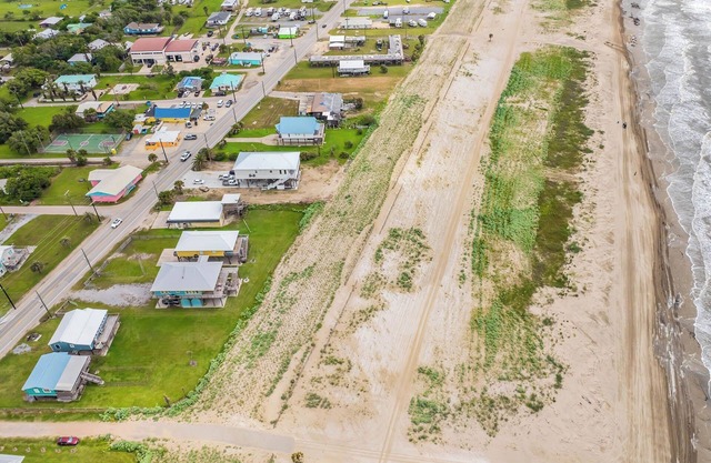 A Beach Sanctuary: Spacious 3BR beachfront home in Grand Isle, LA, perfect for 12 guests.