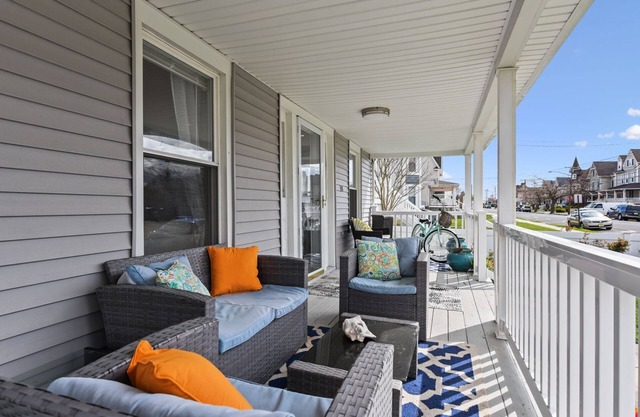 A beautiful updated house just 2 short blocks from the beach & Boardwalk