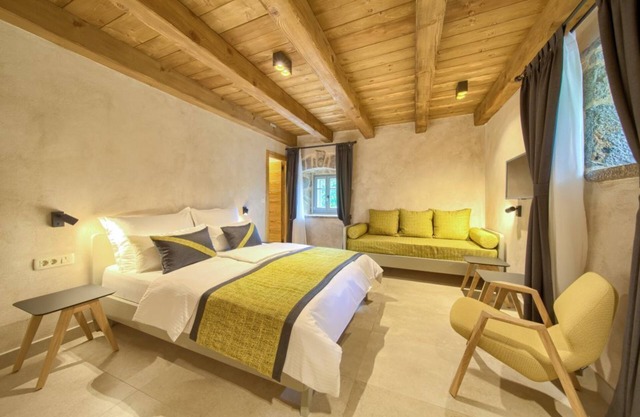 A beautiful stone house with private pool, sleeps 6