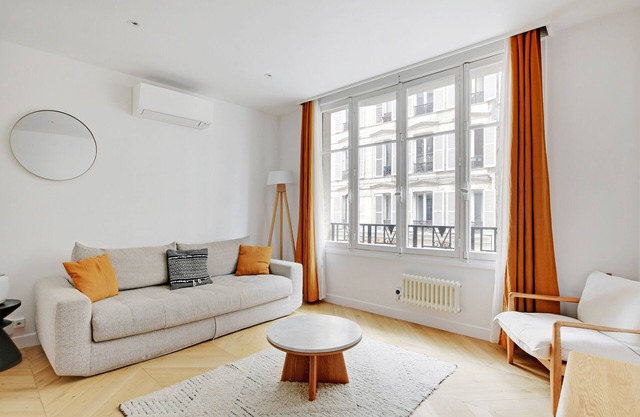 A bright brand-new 1BDR in Saint-Michel/Notre-Dame