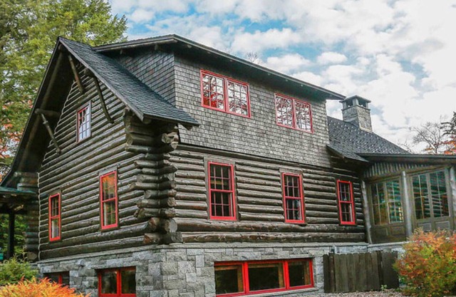 A charming four season residence on the shores of Lake Placid.