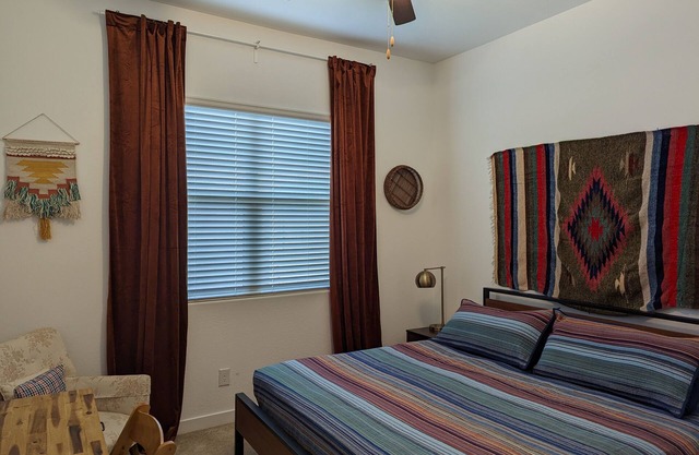 A Comfy & Cozy Southwest Haven! Close to Downtown PHX!