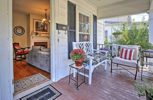 A Cozy Pet Friendly close to Downtown 4.4 miles to Duke Hospital