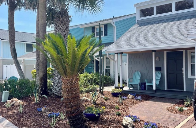 A Few Steps from the Atlantic Ocean Beautiful Beach House Sleeps 10
