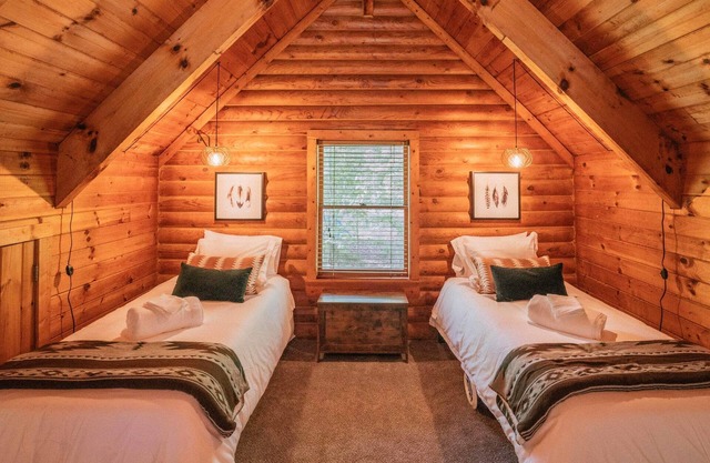 A-Frame w/Hot Tub, K beds +more!