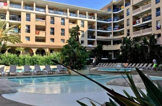 A&H Homes - Cannes Beach - Near Train Station