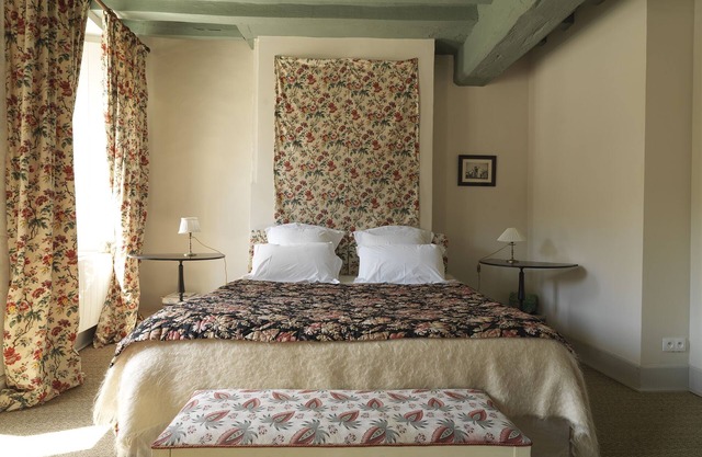 A haven of peace and charm in Saint-Fargeau, Yonne in Burgundy.