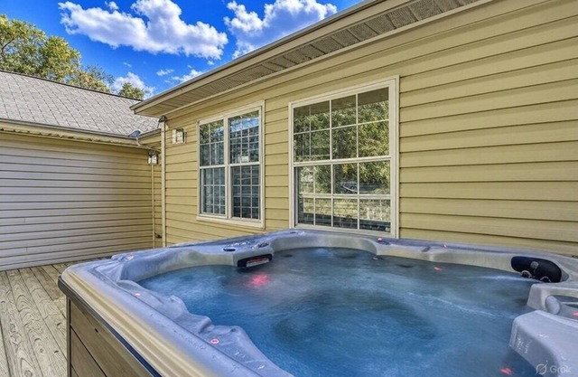 A Hillside Getaway-FREE attraction tickets for each paid day, Hot Tub, Game Room