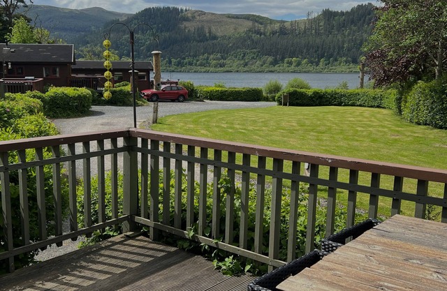A homely lodge in a tranquil setting with lake view