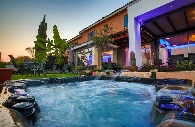 A luxury 3 Bedroom Villa with Hot Spa Jacuzzi
