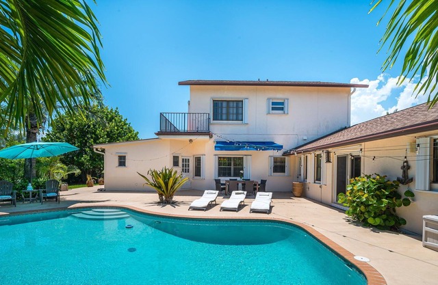 A Paradise Pool Villa on the Golf Course!