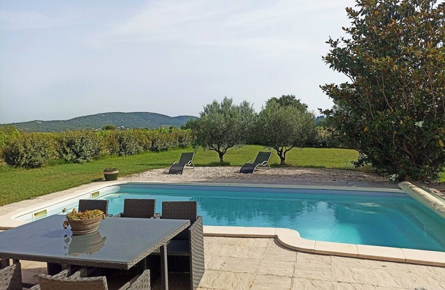 A paradise :Villa in the middle of vineyards, with swimming pool