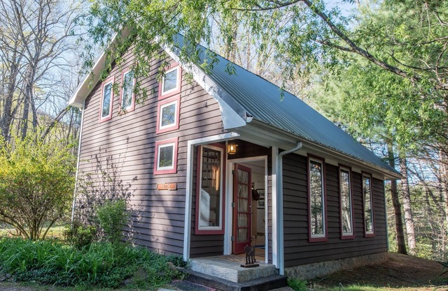 A perfect artist's retreat or romantic mountain getaway