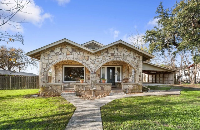 A Place on Pecan in Bandera