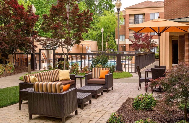 A Place You'll Surely Enjoy! 4 Pleasant Units, Free Parking, Onsite Pool