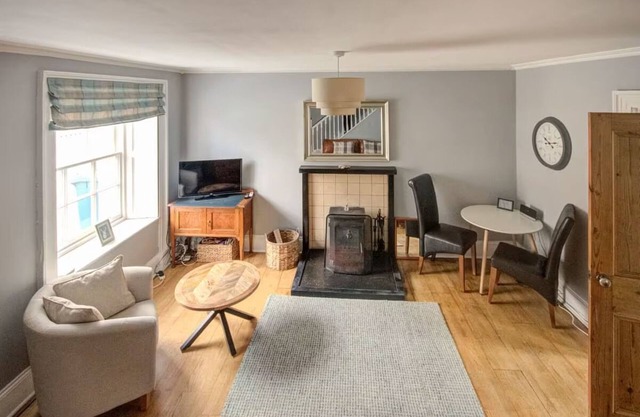 A quaint and quirky 1-bedroom cottage on the Main Street of the coastal village of Golspie.