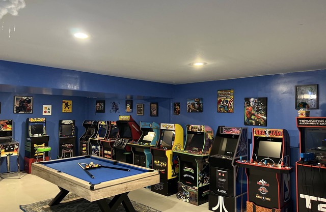 "A Retreat Getaway Magical Theater, Game Room & Hot Tub!"
