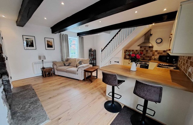 A rural house on the edge of the Forest of Dean with 3 pubs within a short walk.