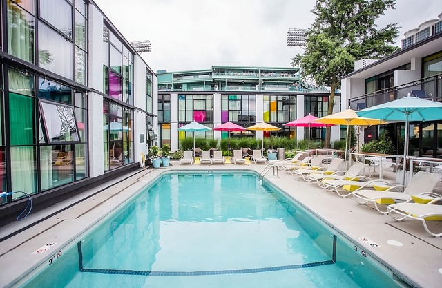 A short drive from Old State House! 2 Family-friendly Units w/Balcony! Parking!