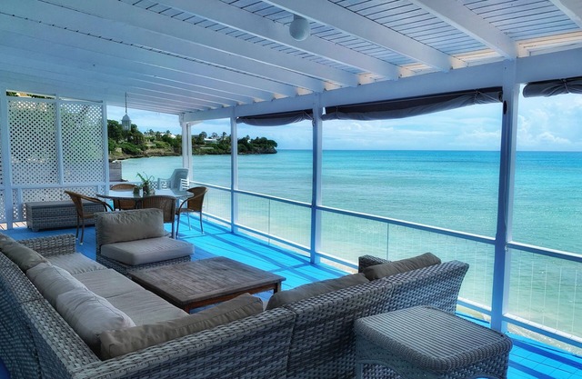 A Surfer's Home Away From Home! Soft round the edges, cozy and beachy