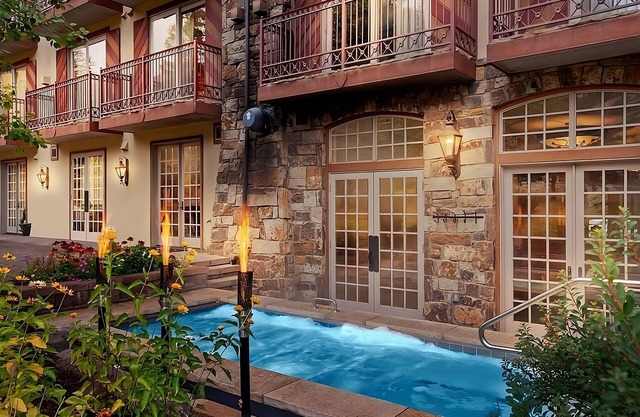 A Vacation to Look Forward to! Unit with Mountain View, Outdoor Hot Tub
