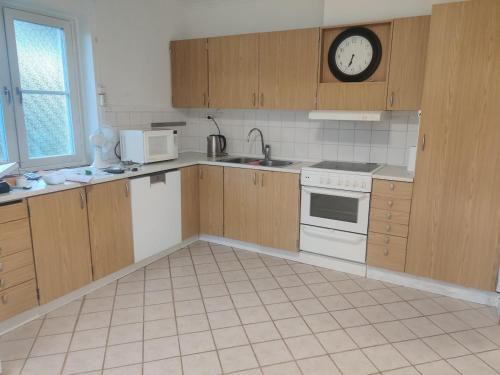 A whole house with 6 separate bedrooms