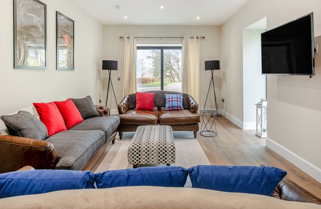 A wonderful, spacious and light property, ideal for a special break away in beautiful surroundings.