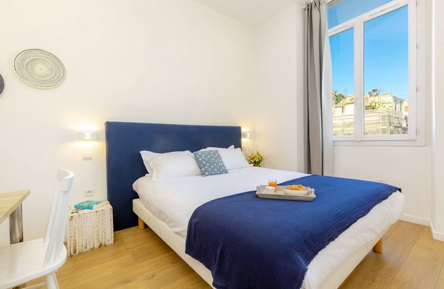 A2 Méditerranée-Apartment-Superior-Wet room-Harbour view